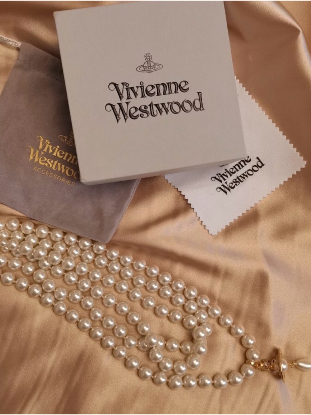 Vivienne Westwood Three Row Pearl Bas Relief Choker in Gold - Picture 2 of 7